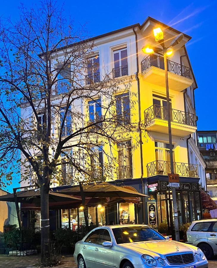 Amo'S Hotel Shkodra Exterior foto